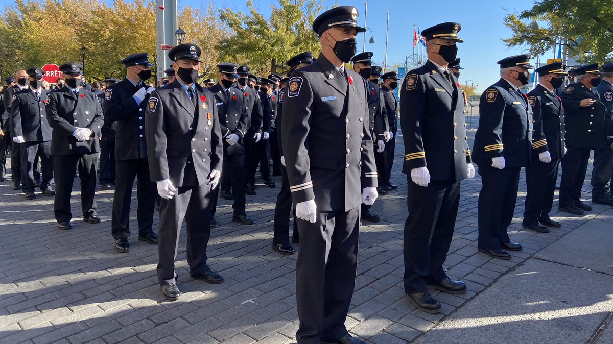 OPFFALocal_162's tweet photo. Ottawa Firefighters lined up for the funeral procession for @MTL_SIM Firefighter Pierre Lacroix who died in the line of duty during a water rescue on October 17. #Courage #Sacrifice #LODD

@OttFire @ApmPompiersMtl @chrisvpross https://t.co/cknJLZcnbb