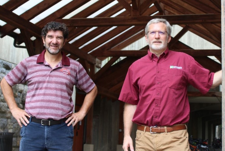 sustainbiomtrls's tweet photo. SBIOβs own Drs. Brian Bond & Henry Quesada were featured in a VT Daily News interview article this week about how theyβre helping the local hardwood industry. Read more here: https://t.co/GNEYz6zdIU
#VT #SBIO #DrBrianBond #DrHenryQuesada #AppalachianHardwoods #ExtensionAgents https://t.co/H4jFb47psk