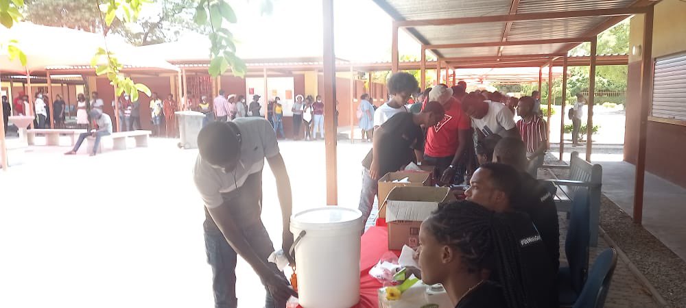 unamsrcofficial's tweet photo. Rundu Campus had a successful Exam Care Food parcel handout, this afternoon, for students that are studying on campus. The UNAM SRC leadership remains student centered! βπΎ We strive for more power to the students. #WeMustGraduate #UsWeAreGoingToPass https://t.co/pZhQXoKumv