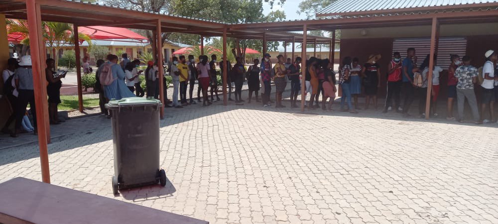 unamsrcofficial's tweet photo. Rundu Campus had a successful Exam Care Food parcel handout, this afternoon, for students that are studying on campus. The UNAM SRC leadership remains student centered! βπΎ We strive for more power to the students. #WeMustGraduate #UsWeAreGoingToPass https://t.co/pZhQXoKumv
