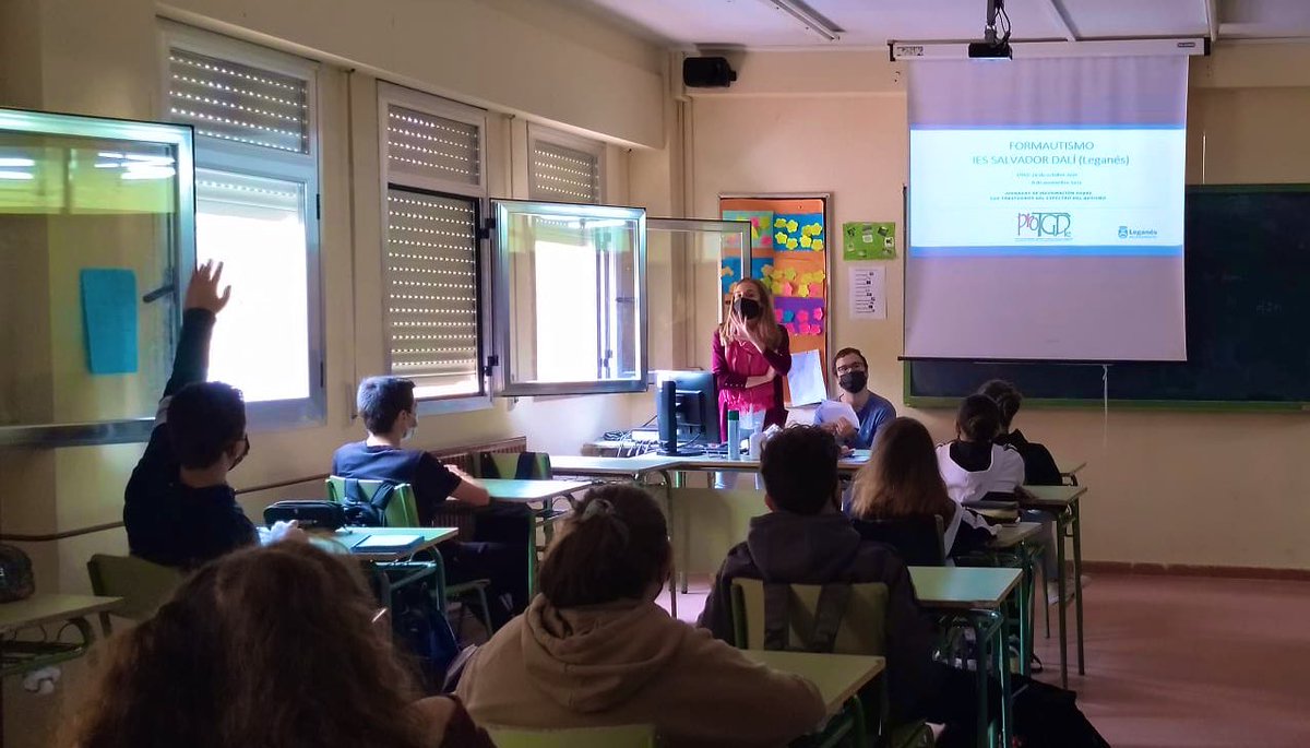 ProTGD's tweet photo. Hoy, jornada en el IES Salvador Dalí de #Leganés, hablando con alumn@s de 1ºy2º ESO sobre #TEA, dentro de nuestro proyecto #formautismo (impartida por nuestra Coordinadora y uno de nuestros chicos, Ángel Agustino)

Gracias por la acogida y al @AytoLeganes por contar con nosotr@s https://t.co/anzlqYrzuk