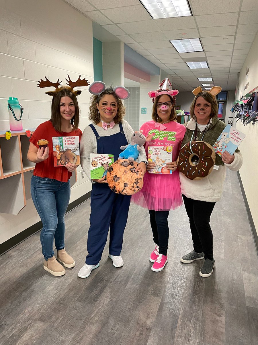 If You Give a Moose a Muffin…she’ll probably want a picture 😉🤪 
#StoryBookCharacter #RedRibbinWeek #KindergartenTeachers <a href="/LauraNumeroff/">Laura Numeroff</a> <a href="/HumbleISD_OFE/">Oak Forest Elementary</a>