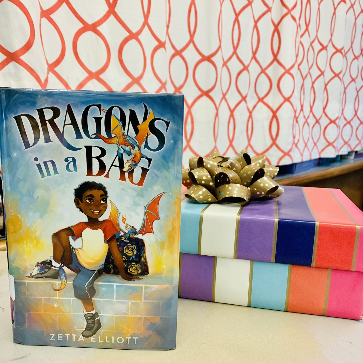QuimbysClass's tweet photo. Reading is a gift! Dragons in a Bag by @zettaelliott was unwrapped today! The summary sounds fantastical, and we enjoyed meeting Jaxon in chapter one. #FirstChapterFriday 📚🎁 https://t.co/eh7bIdbX0G
