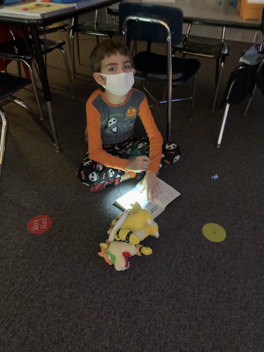 It’s the perfect day for a spooky themed read-in! ⁦<a href="/ADCCampus/">Alton Darby Creek Campus</a>⁩