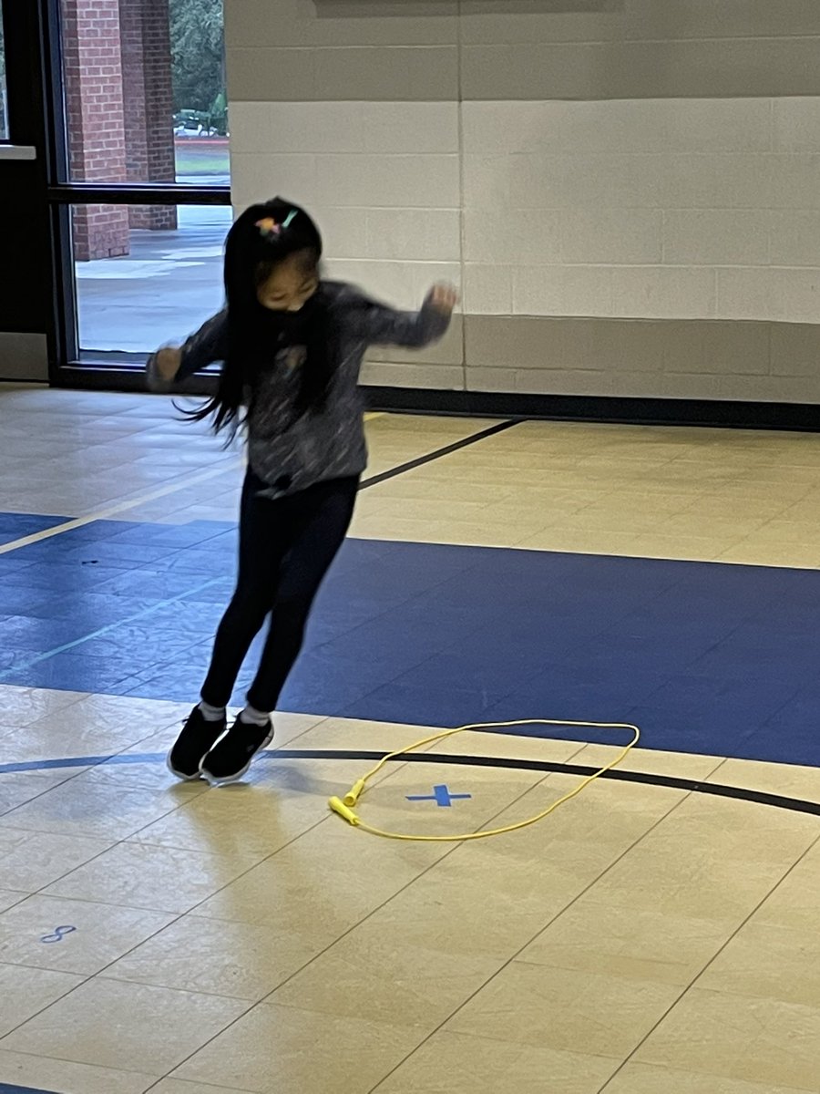 MabletonPE's tweet photo. @MabletonES we have kicked off our #KidsHeartChallenge with jumping rope! We’re also working on our addition skills as we count the number of jumps we do. @cobbhpe @CobbSchools #healthyhearts https://t.co/nuuIDNO6GT