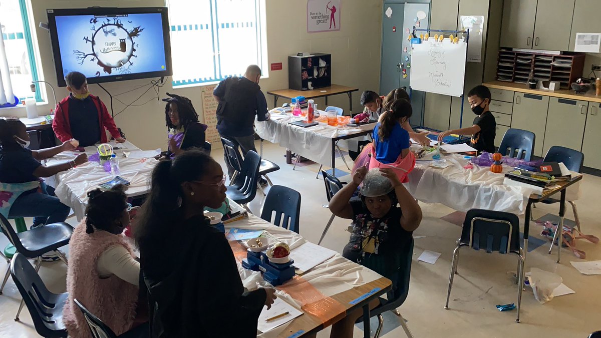 lisahnagel's tweet photo. Halloween-inspired properties of matter explorations! #mullerelementary #4thgrade https://t.co/e2eQUGQQTE
