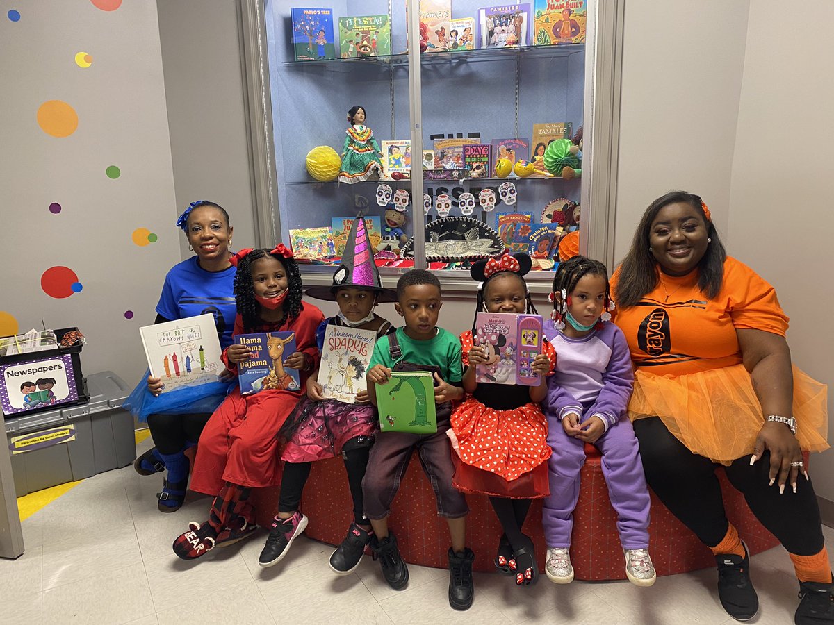 amjackson1022's tweet photo. Book Character Parade!!!! The Day the Crayons Quit @TCSBoardofEd @oakdaleelement @AL_DECE https://t.co/ZaeX0Kyxl3