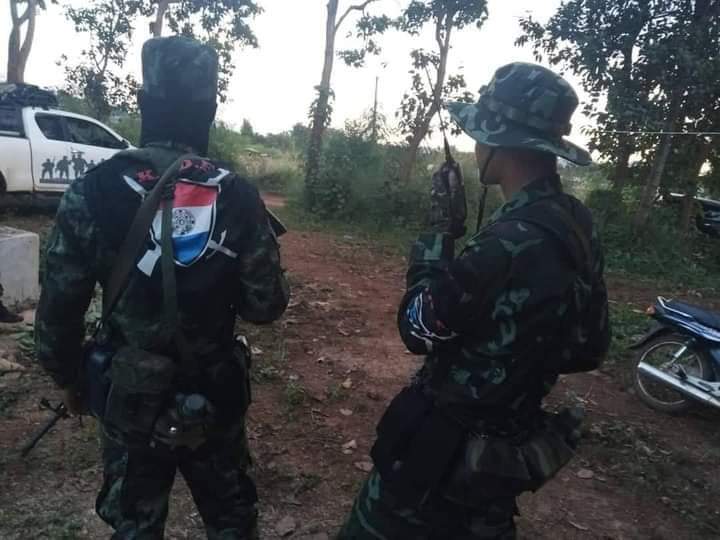 war_noir's tweet photo. #Myanmar (#Burma) 🇲🇲: #Kareni People's Defence Forces (#KPDF) have sent reinforcements to #MBPDF in Moe Bay, #Shan State.

Fighters appear to be armed with several Colt 603 - M16A1 rifles, AKM &amp; Type 56 variants and MA-1 (Mk1/2) rifles.
#WhatsHappeningInMyanmar
#Oct29Coup https://t.co/qB7gOc5PM3