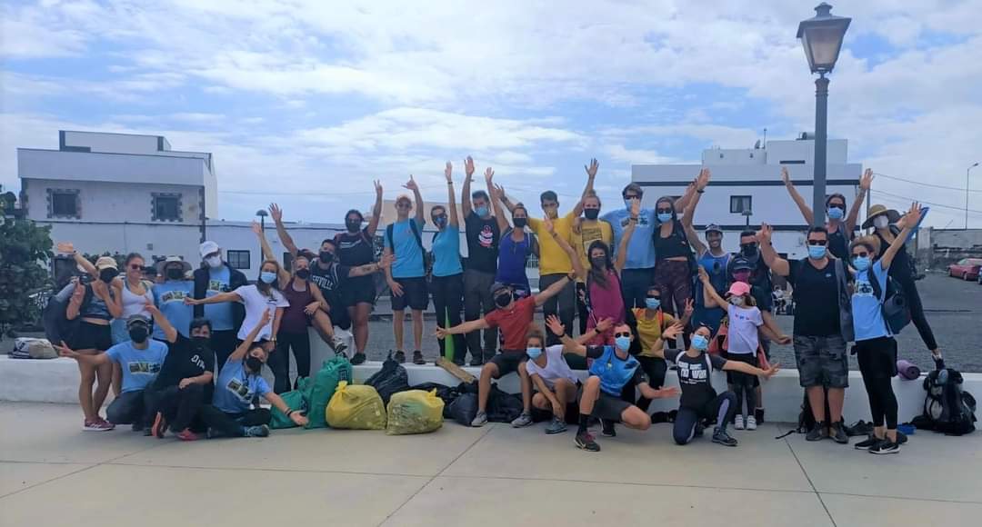 erasmustenerife's tweet photo. What a great day in El Porís with @SoyMamut @Decathlon and Montañeros de Tenerife!
We learned a lot about Microplastic and cleaned up the beach!💚😍
#tenerife #cleanup #elporis #micriplastic #decathlon #canarias #erasmus #sustainabletourism https://t.co/Uj2ckmpHCf