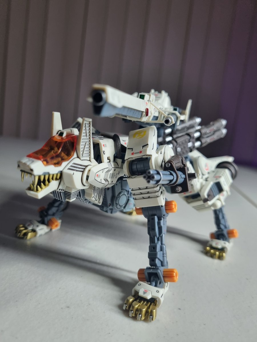 LastChanceGG's tweet image. First ever Zoid. Spent more time panel lining than building and decals combined 🤣🤣

#zoids #commandwolf
