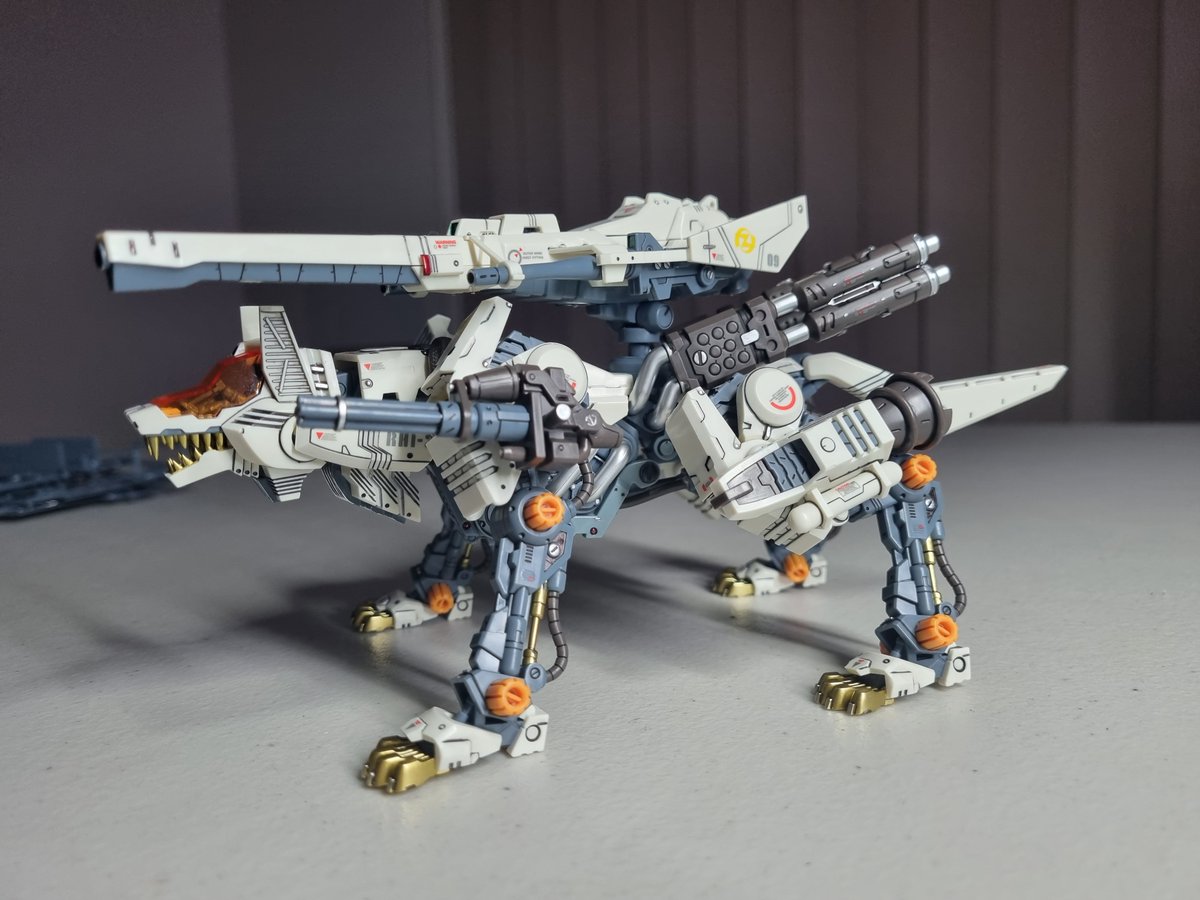 LastChanceGG's tweet image. First ever Zoid. Spent more time panel lining than building and decals combined 🤣🤣

#zoids #commandwolf