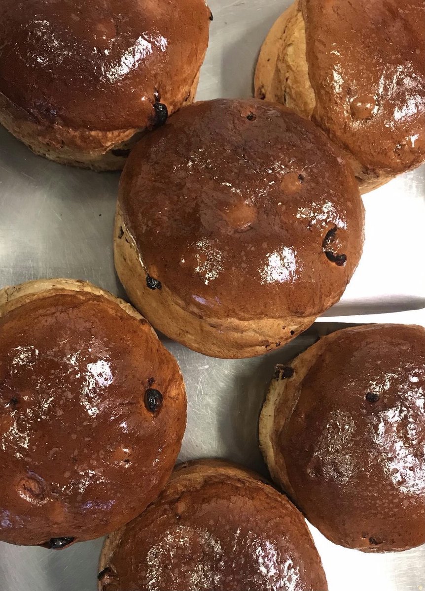 DanesBakery's tweet photo. 🎃Lots to treat the family with this Halloween 🧟‍♀️from The Danes Bakery 🎃#halloweencakes #halloweencupcakes #barmbrack #halloweengingerbread #thedanesbakery https://t.co/SGKsIsbASl