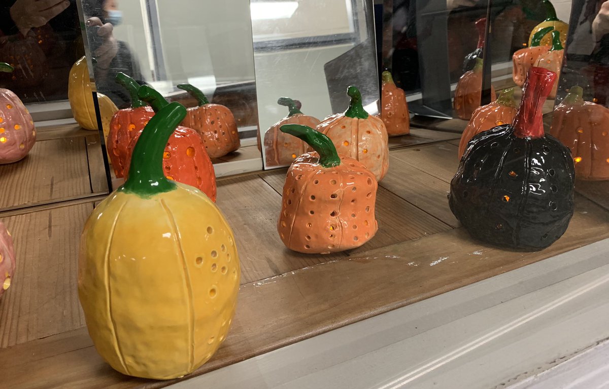 HarborfieldsArt's tweet photo. Mrs. Rottkamp’s 9th period sculpture class created these beautiful Pumpkin lanterns inspired by artist Yayoi Kusama. @HarborfieldsArt @HarborfieldsCSD @HarborfieldsHS @hf_news https://t.co/7FXbNHLBY4