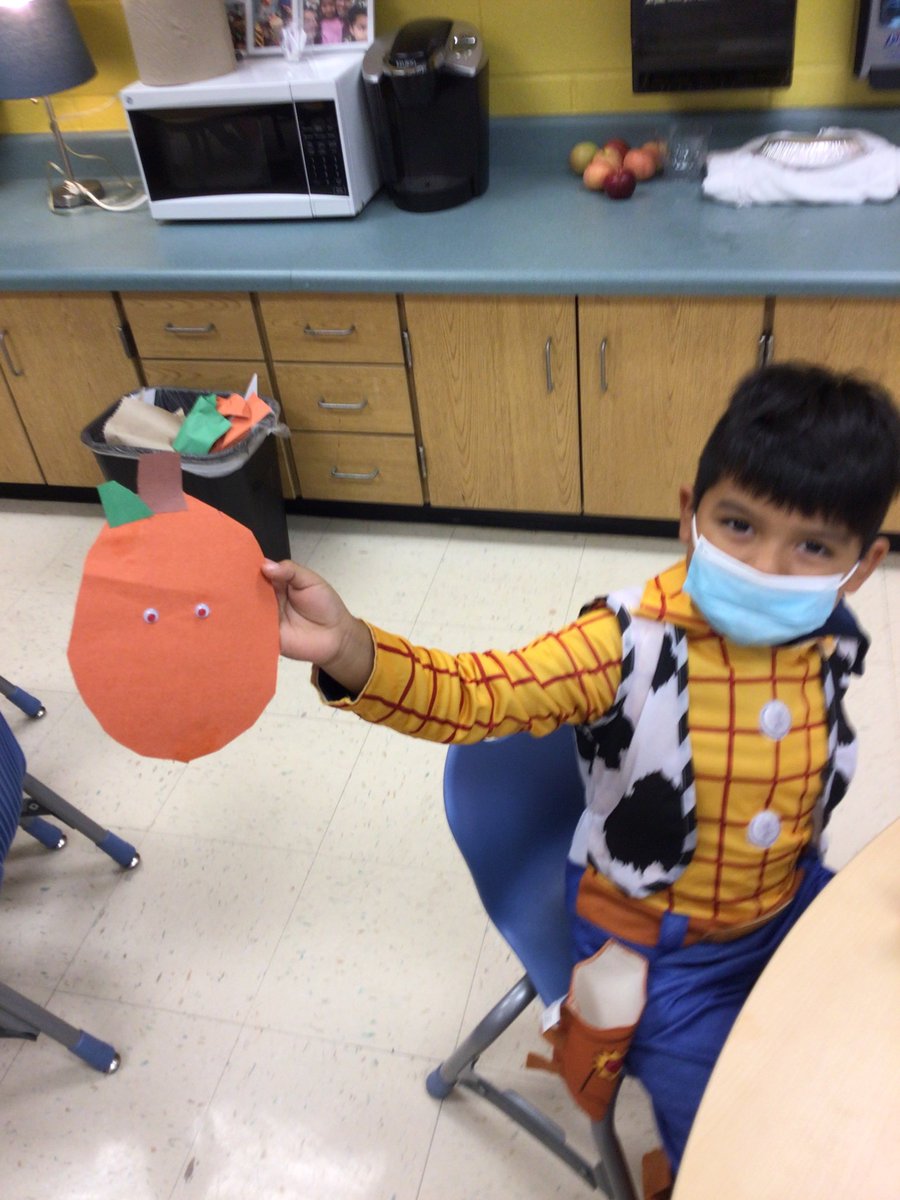 Nelson_class's tweet photo. Celebrating the end of October by making our own Spookley Pumpkins @hunley_park @harden_stalcup https://t.co/vbklF7D65T