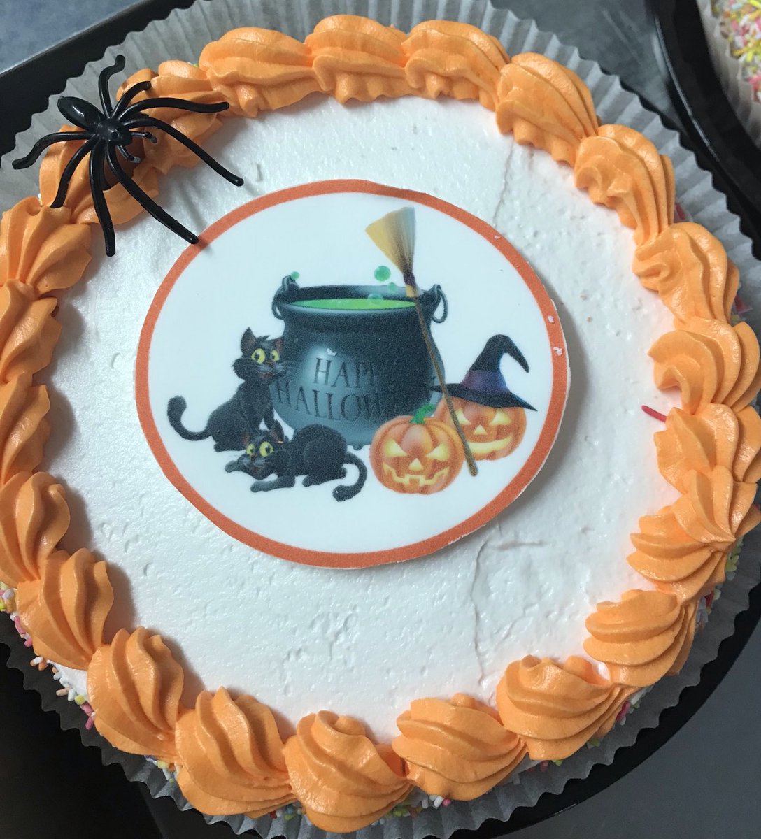 DanesBakery's tweet photo. 🎃Lots to treat the family with this Halloween 🧟‍♀️from The Danes Bakery 🎃#halloweencakes #halloweencupcakes #barmbrack #halloweengingerbread #thedanesbakery https://t.co/SGKsIsbASl