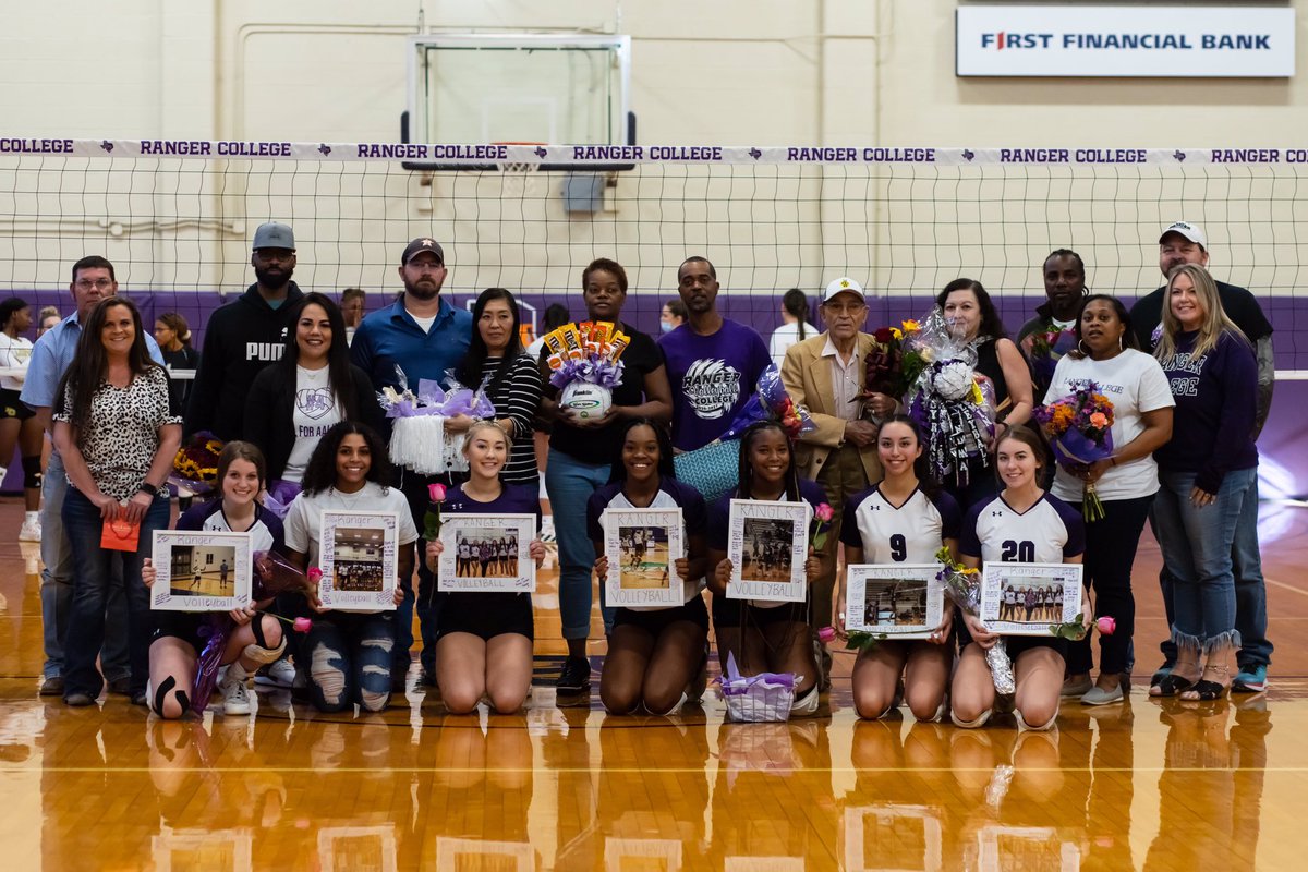 ladyrangervb's tweet photo. It was a fabulous sophomore night https://t.co/rl5Y2GU9g3
