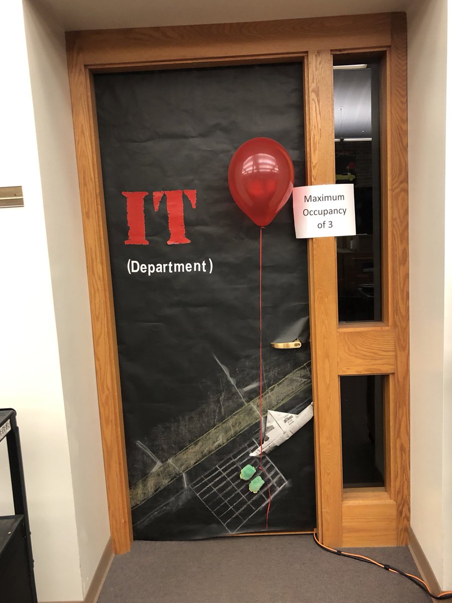 GHSLibrary304's tweet image. Mrs. Perozek decorated our IT department’s door for Halloween!
