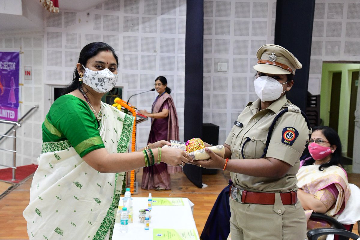 CVO_WCL's tweet photo. A session exclusively for ladies on being vigilant from cyber &amp; social media crimes was arranged. The chief guest was Ms. Vinita Sahu IPS DCP Nagpur. The program had the gracious presence of Madam of CMD, FDs and CVO along with WIPS. @CVCIndia @CoalIndiaHQ @TeamWCL @CoalMinistry https://t.co/9qNYkd1mzo