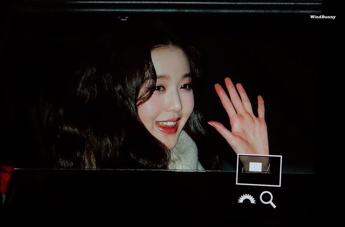 ARABIVE6's tweet photo. 211029 - 📸
خروج وونيونق من مبنى KBS بعد نهايه بث ميوزك بانك
#Wonyoung #StarShipGirls https://t.co/2xjyR9RnRk