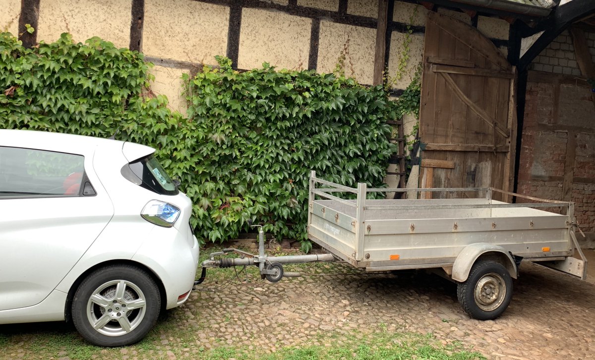 medoingthings's tweet photo. Anhängerkupplung am #Elektroauto. Ich habe mir die ZoeKupplung von Wolf an unseren ZE40 Zoe bauen lassen. Kleiner Bericht über meine Erfahrungen und was es gekostet hat #renault #zoe #emobility #elektromobilität #ahk 
👇 (1/9) https://t.co/J5LJ2iL7ag