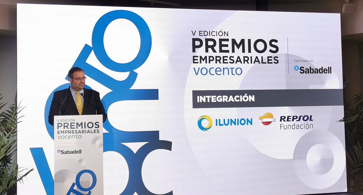 ILUNION's tweet photo. 🏆 El proyecto #Recycling4all que compartimos con la @FundacionRepsol recibe el V Premio Empresarial de @Vocento en la categoría de Integración
♻️ Está especializado en el reciclaje de #RAEE y en la integración de personas con #discapacidad
#NoticiaWEB ➡️https://t.co/aLv3AAMPqd https://t.co/hcAO3Tx253