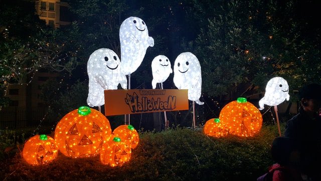 satolife_time's tweet photo. もうすぐ
🎃Halloween🎃
ですね〜

ハロウィン���オススメの
映画（洋画）25選
まとめてみました👻

やはり
ティム・バートン
　❌
ジョニー・デップ
のタッグが強いかな✨

ダークファンタジーもオススメ🌟

https://t.co/1KehqO4uPu https://t.co/RfWddqCDY2
