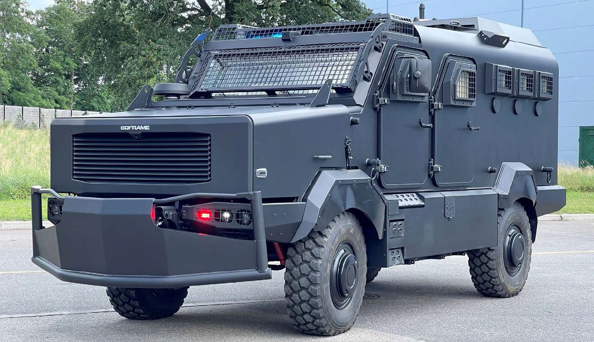 TheatrumBelli's tweet photo. Le ministère de l’Intérieur choisit #Soframe pour le renouvellement de sa flotte de véhicules blindés de la @Gendarmerie nationale.
> https://t.co/DQy30pw6nO

#VBMO #Sécurité #Gendarmerie https://t.co/uJzidY1GOf
