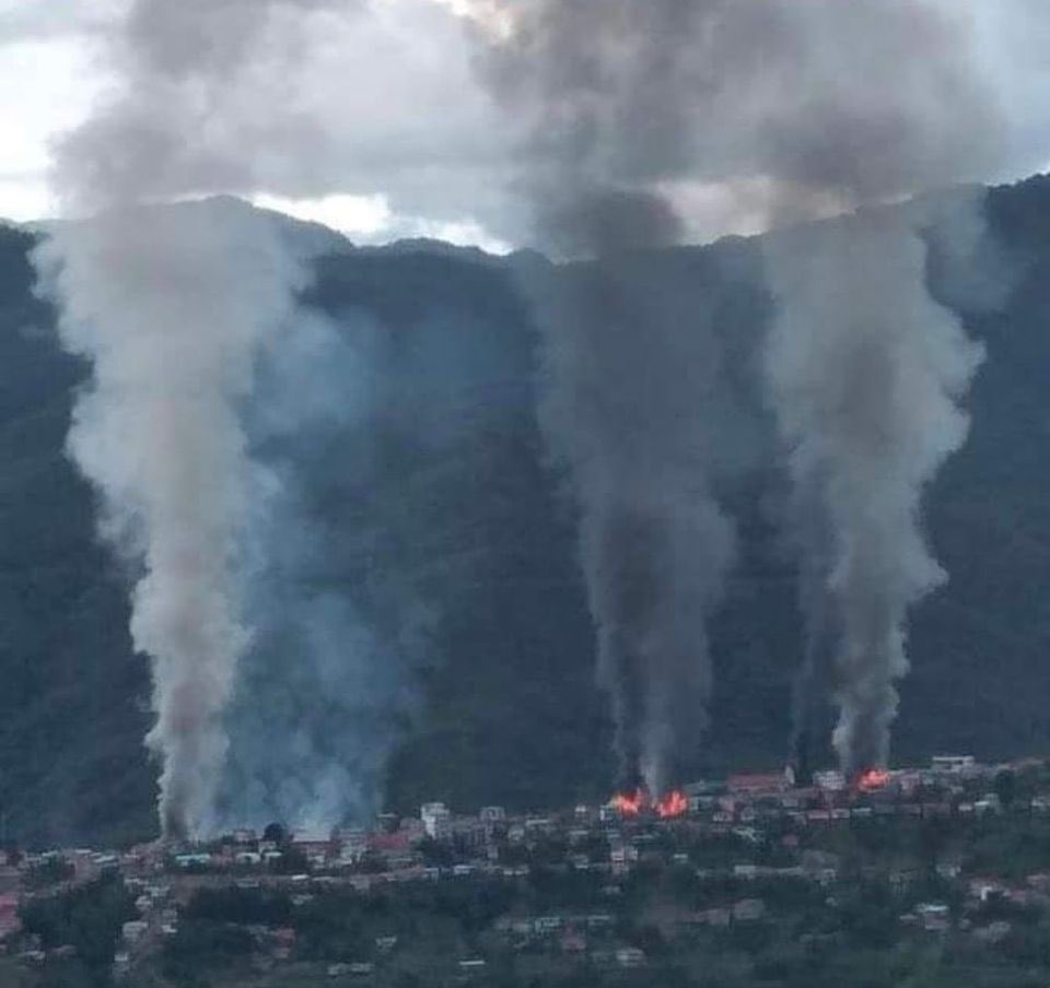 The depredation of firing heavy artillery weapons and light arms as well as torching in Thantlang tsp, Chin state by junta troops have destroyed at least 30 locals’ houses and burning in 3 places of the town. #WhatsHappeningInMyanmar #Oct29Coup