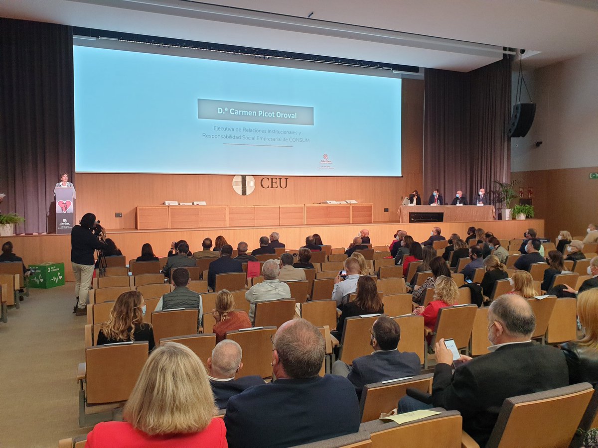 detaranco's tweet photo. #CarmenPicotOroval de @Consum en el auditorio @USPCEU- @ValenciaCaritas en el 60aniversario en reconocimiento a las empresas Valencianas, organizaciones con corazón. "GRACIAS a la labor de @caritasa por encauzar y dar cara, sentimiento y humanidad a nuestra ayuda. @albertanorweg https://t.co/XWZ7VJ06ZL