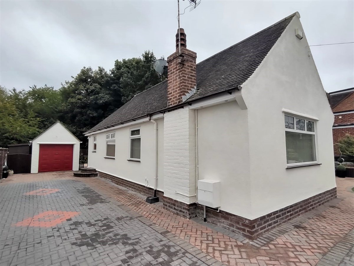 Neverpaintagain's tweet photo. Restoring the exterior walls of a modern bungalow, in Chester. No more painting!
https://t.co/ACvBI2z7HB
#chester #Cheshire #painting #bungalows
#housepainters #decorating #wethertex #walls https://t.co/kT0rHCnMHl