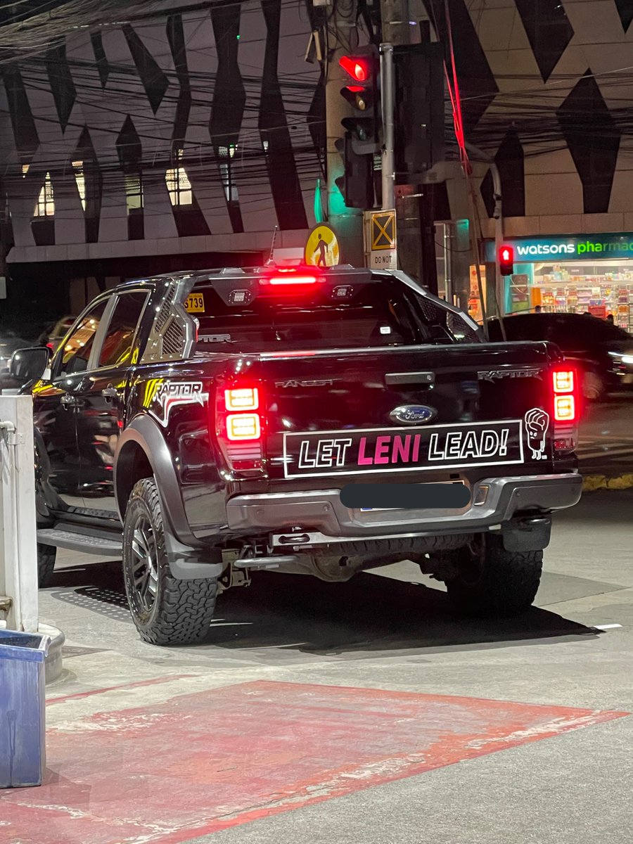 vncblz's tweet photo. Saw this just now here at Makati Ave. President Leni cutie #LetLeniLead2022 https://t.co/XzoLTJHhRe