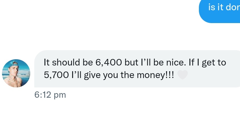 luxuryhoshi's tweet image. pls go follow @bieberscoups so we can claim our prize!! they're a carat too 😃