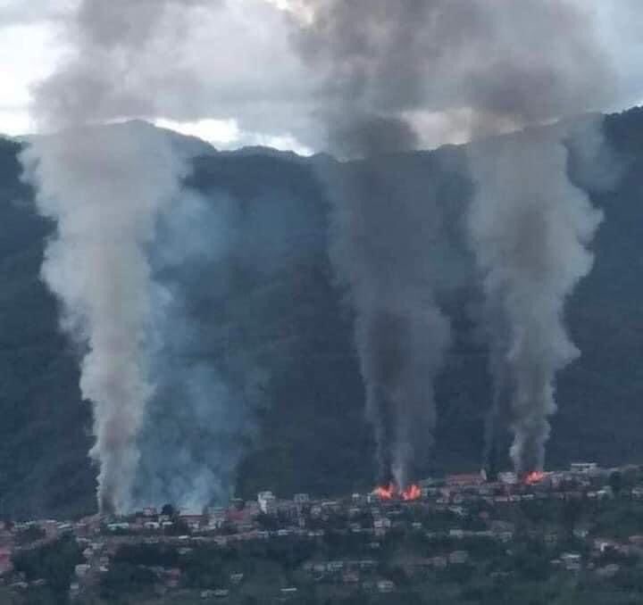 YoeKo7's tweet photo. Due to SAC’s rocket propelled grenades attacks, 3 places in Thanglang twnship, ChinState has been burning since noon n the fire can be spreaded throughout town as there were no ppl to extinguish. All residents ve been fled since last month.

#Oct29Coup 
#WhatsHappeningInMyanmar https://t.co/rxXdpYpeDx