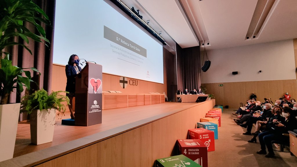 ester_cg's tweet photo. #60añoscerca de la gente que sufre, acompañando a las víctimas, luchando contra las causas de la pobreza. Enhorabuena desde @ccoopv a @ValenciaCaritas por su 60 aniversario, la fraternidad sigue siendo muy necesaria. https://t.co/Ep3O4dtLd9