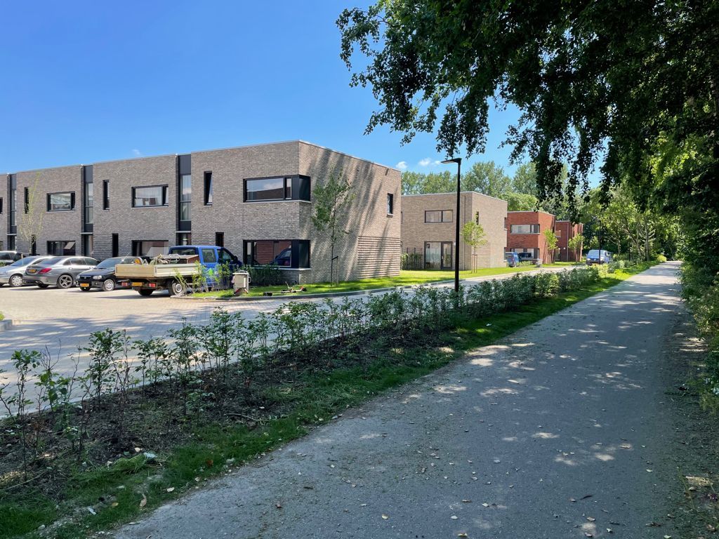 VNLarchitecten's tweet photo. Daar staat het dan!
Iets waar we erg trots op zijn!
Een stap in de goede richting voor huisvesting van mensen met dementie!
Normaal wonen in de wijk en onderdeel zijn van de wijk!
Gerealiseerd samen met een opdrachtgever met visie en lef!

#zorg #wonen #welzijn #architecture https://t.co/JuAy7uAtsu