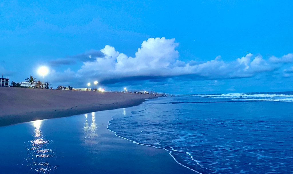 PIBBhubaneswar's tweet photo. Rich in nature, heritage, art &amp; culture, the district offers Chanduas of Pipili &amp; Pattachitras of Raghurajpur. From Blue Flag Beach to Satapada &amp; more to the mesmerizing sand arts of @sudarsansand, Puri makes a wholesome destination for the visitors.

#EkBharatShreshthaBharat https://t.co/WchzQovHhr
