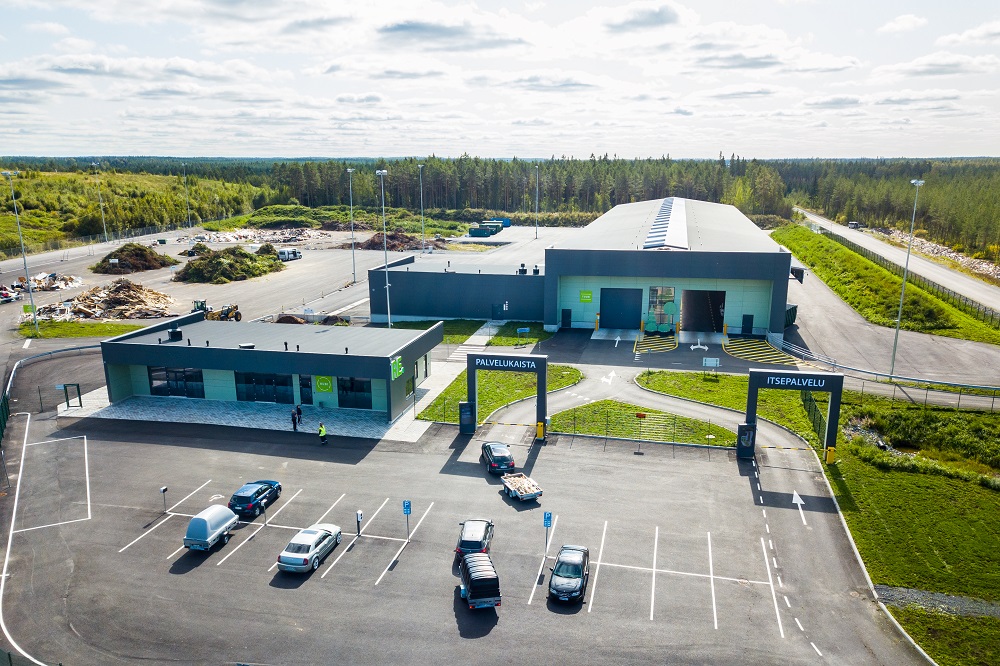 LakeudenEtappi's tweet photo. "Kyllähän uusi RE-piste Seinäjoen Laulateentiellä oli huikaiseva kokemus iltahämärissä", kirjoittaa kolumnissaan kaupunginjohtaja @jaakkokiiskila
@Sjkkaupunki

Lue kolumni Etappi-aviisista: https://t.co/7bEcdBMUNh

#Seinäjoki #kiertotalous #Etappiaviisi #REpiste #viestintä https://t.co/YjvcprbSQd