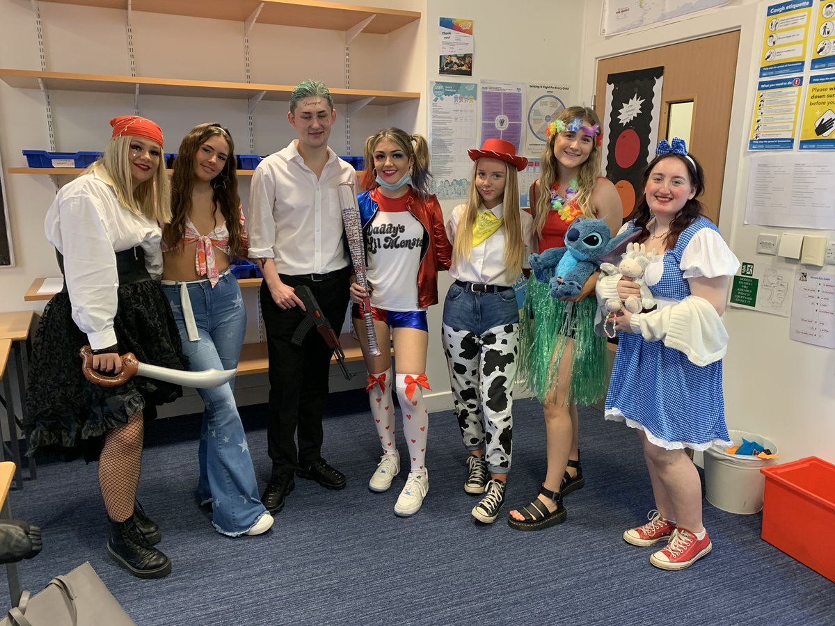 _GAMS_'s tweet photo. Some of our fab #HPOL & #AHMOD class ๐ป๐๐ป #HappyHalloween https://t.co/E0N0gu9iYn