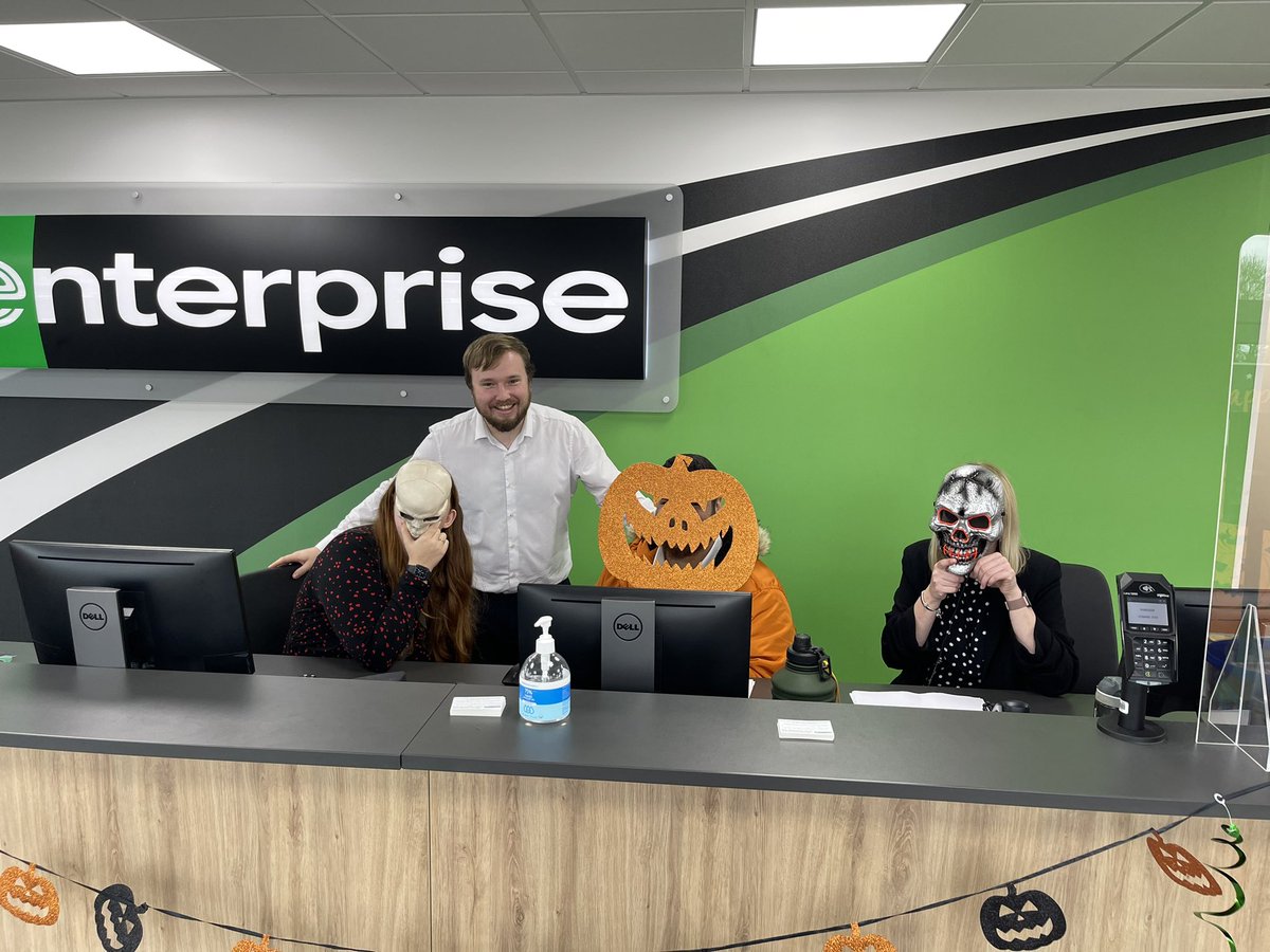 Scarily great atmosphere and customer service at our newest location today in #LittleHulton 🎃 👻