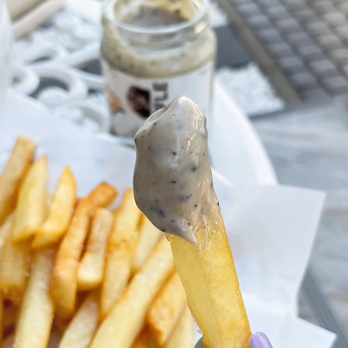 pimpuntaree's tweet photo. โคตรอร่อย ‘Truffle Mayo‘ กลิ่นหอมตีจมูกเลย🤤 คือโคตรอร่อยแบบหยุดกินไม่ได้ จิ้มกับเฟรนฟราย ไก่ทอด คือฟินเลยแปปเดียวหมดจาน กินเพลินมากแม่ ต้องมีติดบ้านนะ!ใครสายทรัฟเฟิล แนะนำเลย ปกติพิมกินที่เป็นหลอดบีบ แต่อันนี้กลิ่นชัดกว่าเยอะ ทรัฟเฟิลเน้นๆ ไม่เป็นวิญญาณทรัฟเฟิลจ้าา https://t.co/zVPcWDxa3O