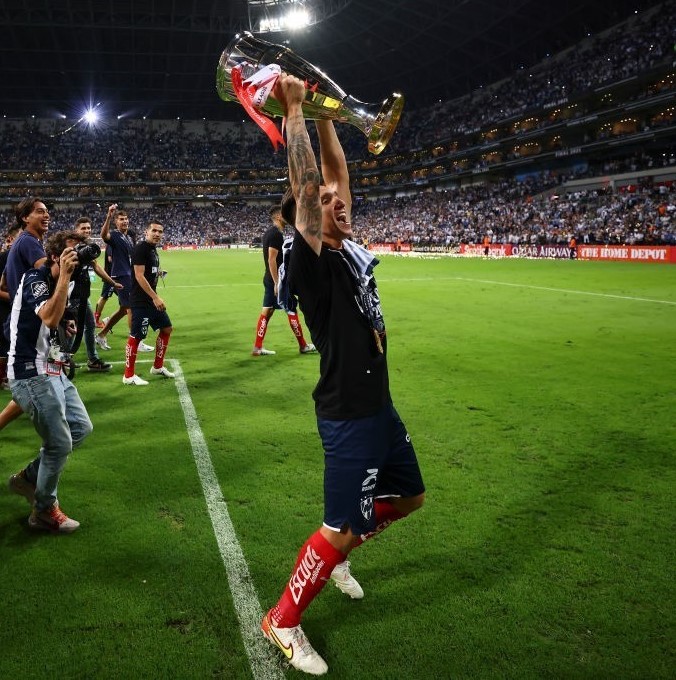 FIFAcom's tweet image. 👑 Waking up as kings of @Concacaf 🌎

🥳 #FridayFeeling will be in plentiful supply for these #ClubWC-bound @Rayados players and the club's fans 🙌