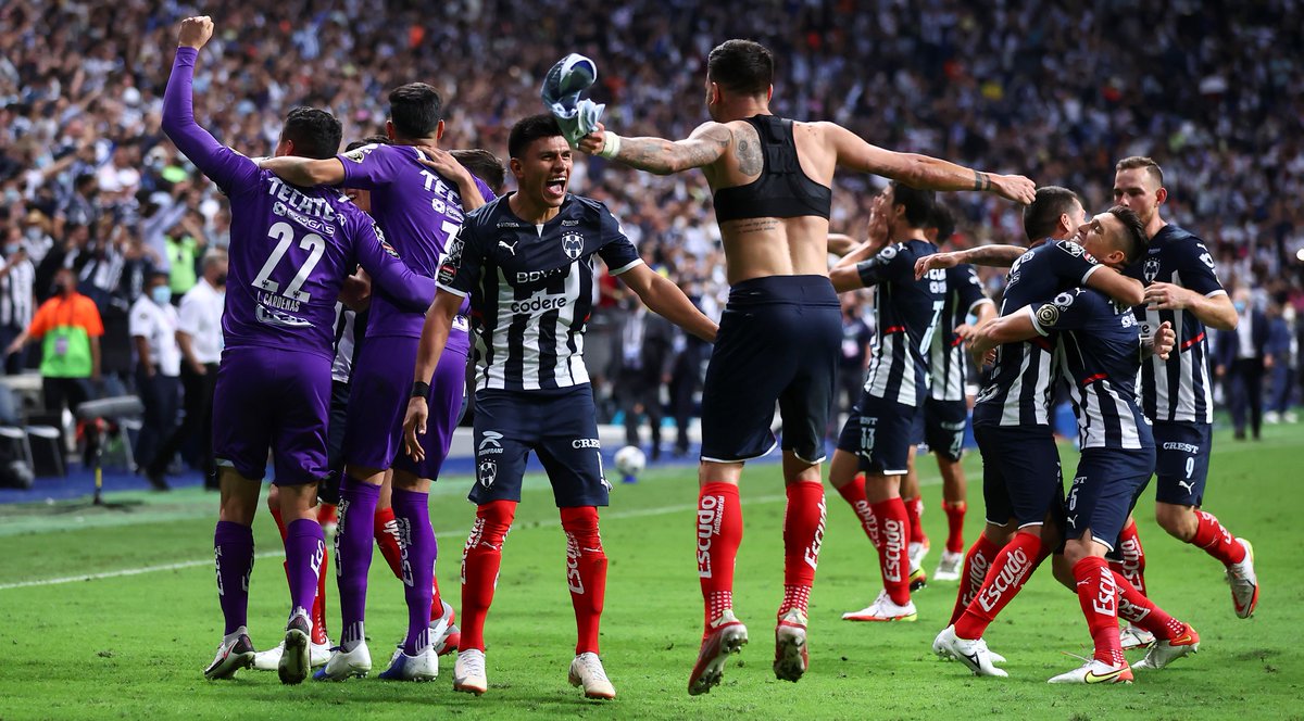 FIFAcom's tweet image. 👑 Waking up as kings of @Concacaf 🌎

🥳 #FridayFeeling will be in plentiful supply for these #ClubWC-bound @Rayados players and the club's fans 🙌