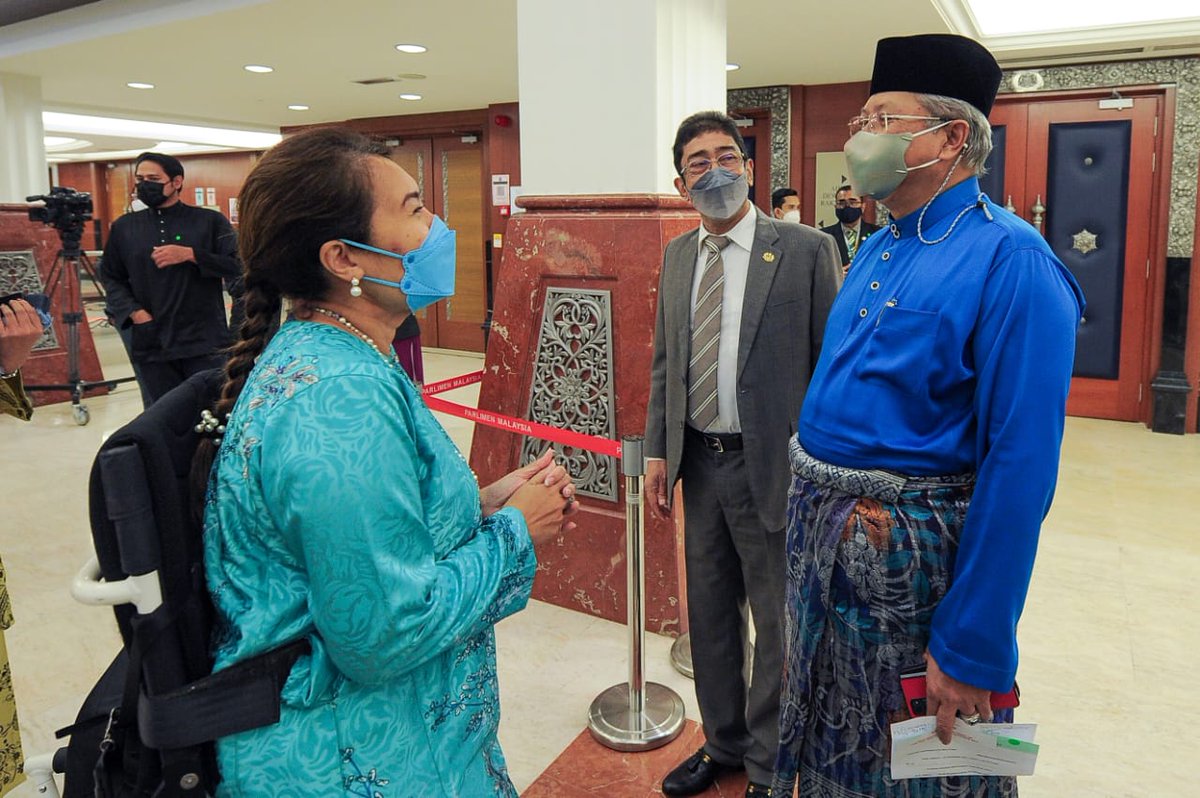 AnnuarMusa's tweet photo. Banyak perkara yang diumumkan dalam Bajet 2022 bagi membela semua lapisan masyarakat #KeluargaMalaysia. Kami di KKMM amat gembira apabila perhatian yang sewajarnya diberikan khususnya buat industri kreatif, capaian internet dan ekonomi digital bagi memacu pembaharuan di Malaysia. https://t.co/nufIBhpeaK
