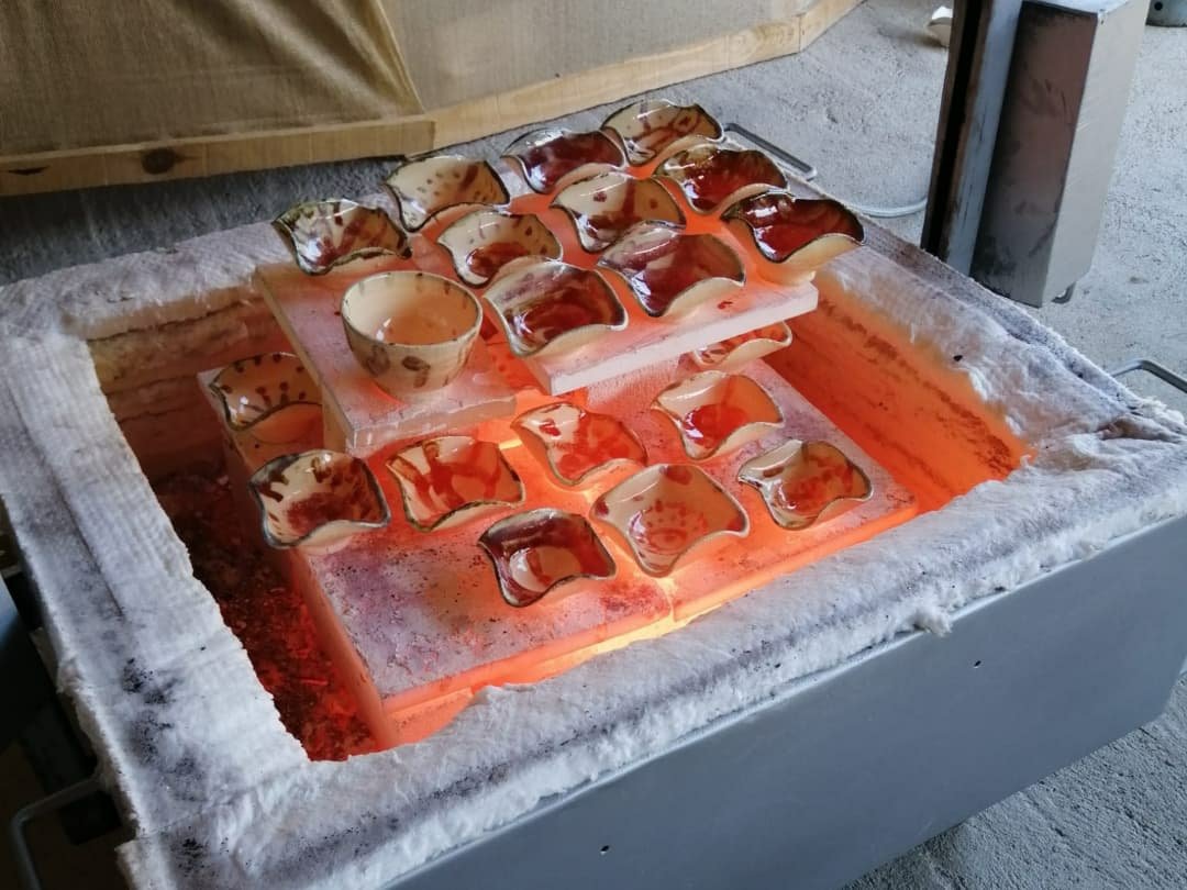 Les nenes i els nens del Cicle Mitjà hem fet una sortida a Can Julià. Hem realitzat un taller de ceràmica rakú i un d'espelmes. Ha fet molt bo i hem passat un dia genial! Aquí en teniu unes imatges.
#connectatsambgoig 
#RedCentrosIT