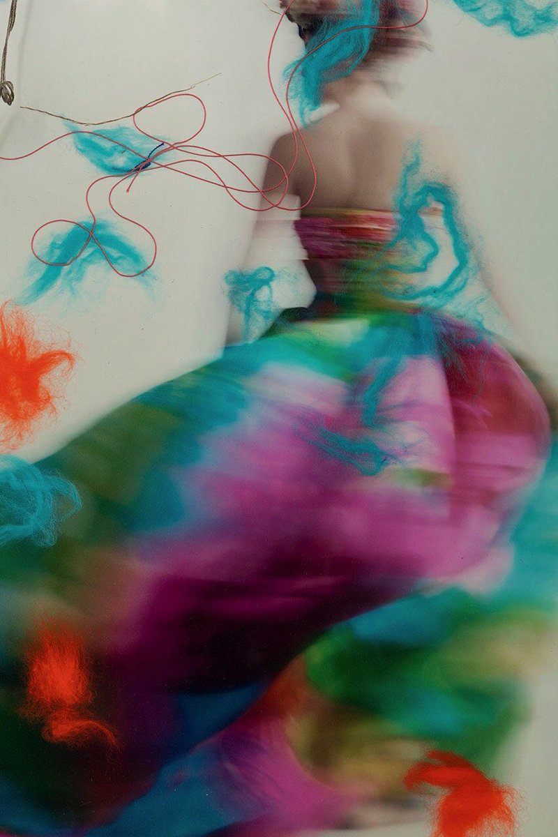 passarelando's tweet photo. Sheila Hicks x Paolo Roversi, Galeria Frank Elbaz ❤️ #modaearte #moda #art https://t.co/dytBsrUlim