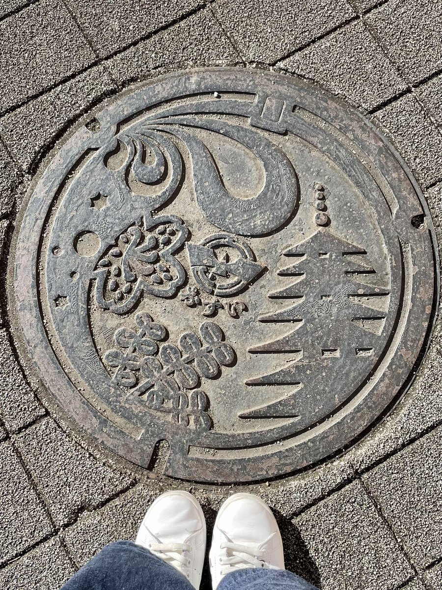 quinmy105's tweet photo. 晴天続きですね〜☀️
#今日の空
#青空
#マンホール
#海老名市
#七十の塔
#manhole https://t.co/fShFItoMRg
