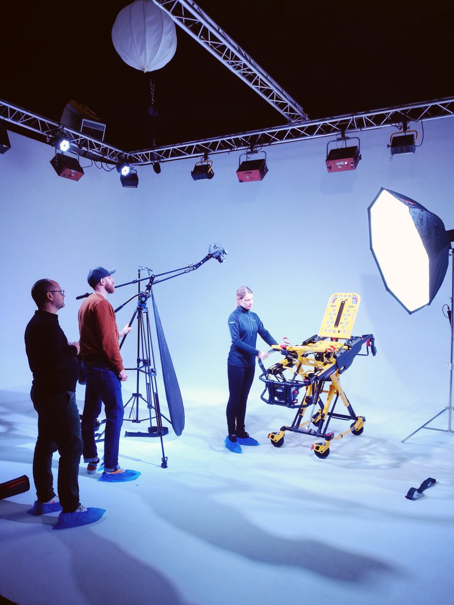 FilmsDissident's tweet photo. Aujourd'hui, tournage pour le fournisseur d'équipement médical Stryker sur le plateau fond blanc avec l'agence LMWR !
#stryker #lmwr #tournage #video #shooting #cyclorama #fondblanc #filmsdissident #nantes https://t.co/lu8D4hNKqr