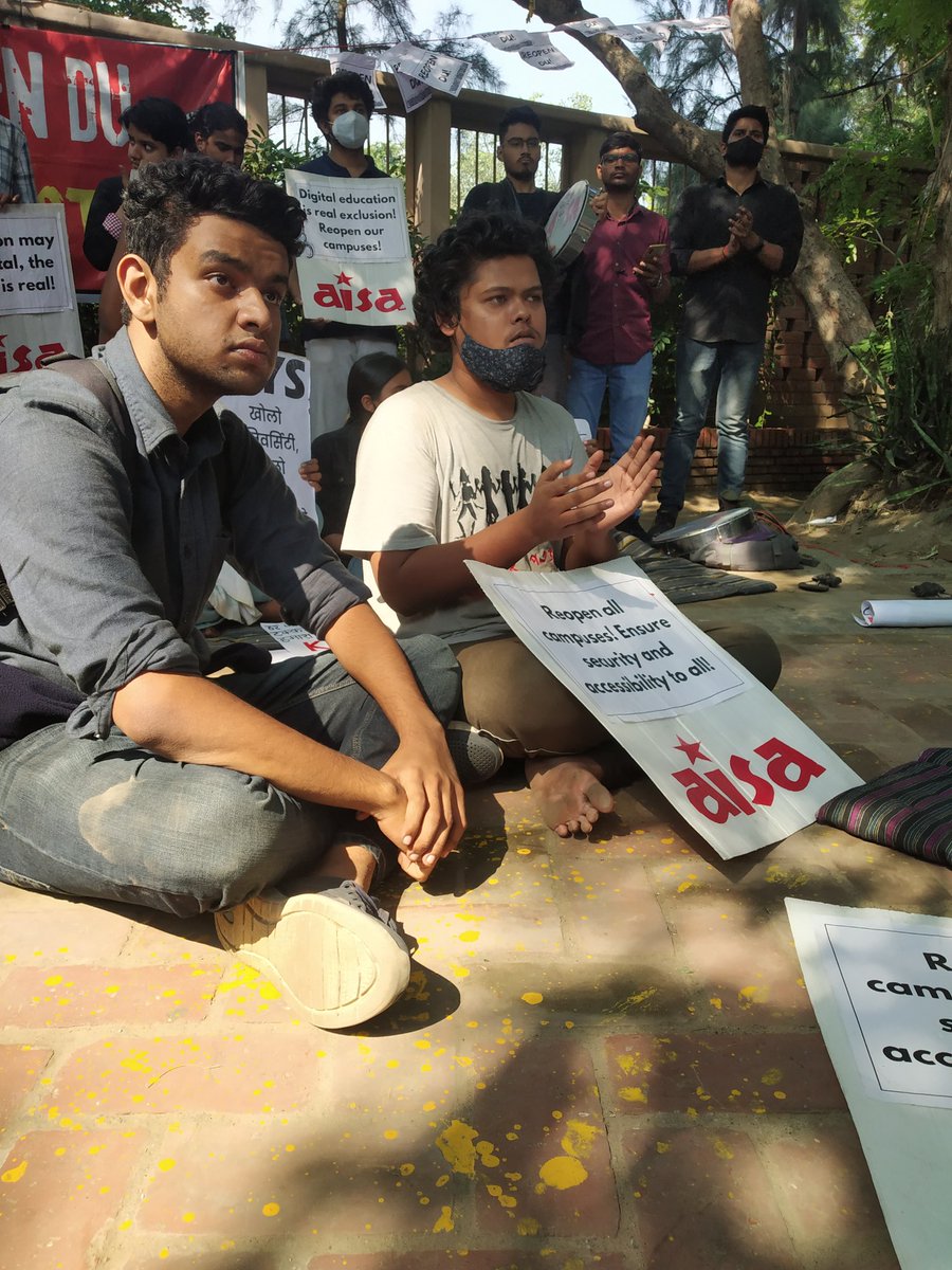 AmberTiwari12's tweet photo. Comrade @Ayush_Mondal_ enters the indefinite hinger strike of the day 5.
If @UnivofDelhi won't listen to the students, we will continue the hunger strike against digital divide.
#ReopenDU
#NotoDigitalDivide
#OccupyDU https://t.co/HA67VEwKTV