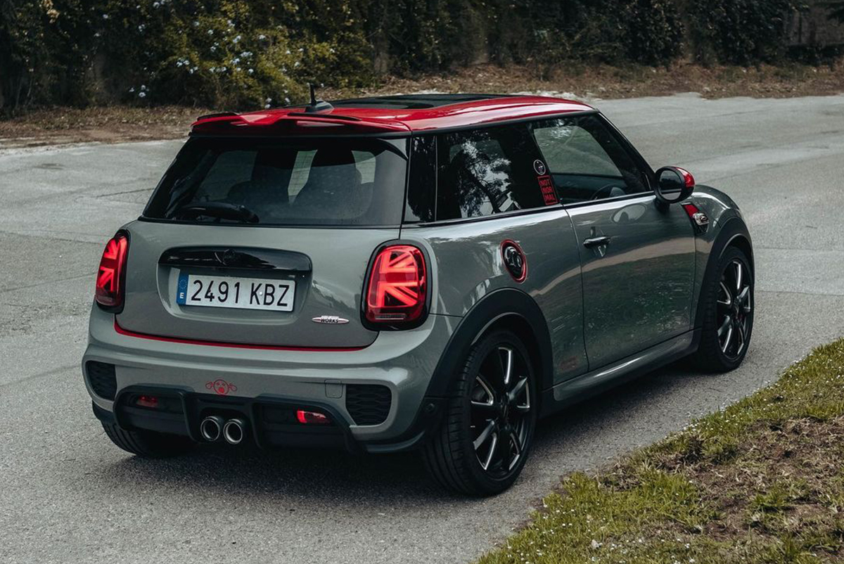 MINIEspana's tweet image. Cuando conduces un #MINIJohnCooperWorls, sacar a pasear el #OrgulloDeMINI se convierte en un auténtico placer. 
📸 IG: @kariminigp3