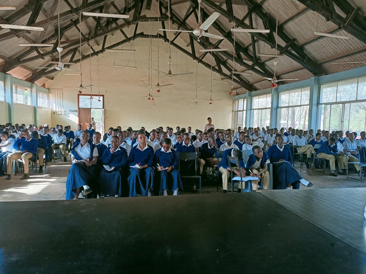 jenipher_carol's tweet photo. Having a talk to the students on daring, self discipline, being positive cautiously, and pursuing #STEM subjects! Was so humbled being one of the speakers! #sdg4 #sdg5 #IfWedontspeakwhoelsewill? #motivate #getstartedgetmoving https://t.co/FhhOxIfC14